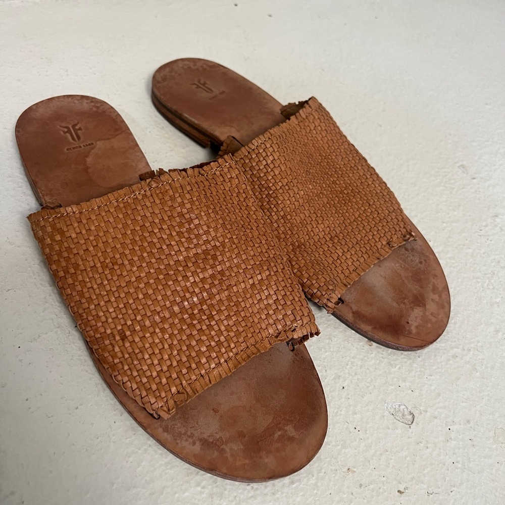 FRYE Trina Turk Riley Leather Slide Sandal. Size 8
